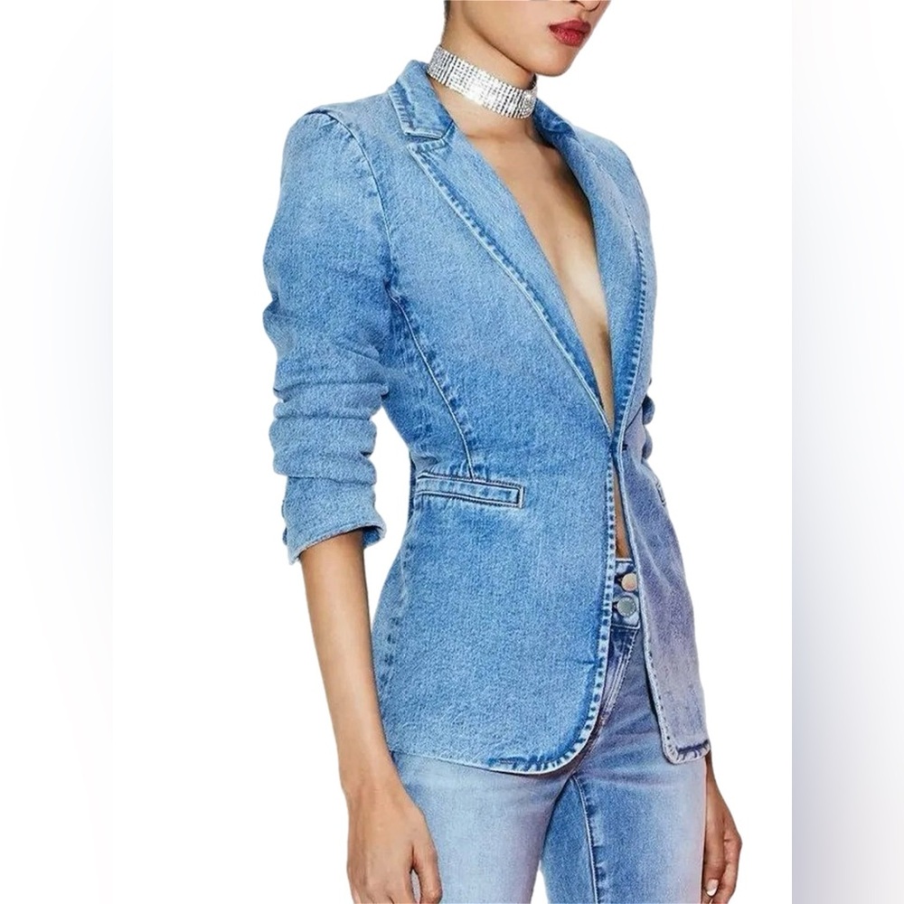 New fitted denim jacket